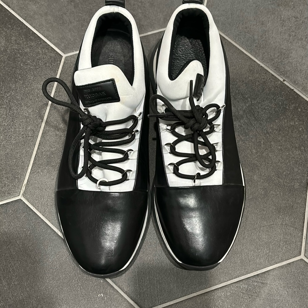 Rudsak size 45 men I believe it’s a size 11 in men